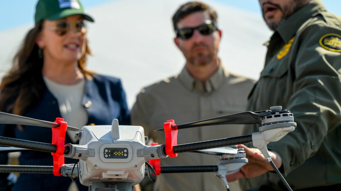 Os EUA reforçam a vigilância com drones à medida que as larvas devoradoras de carne se espalham pelo Texas