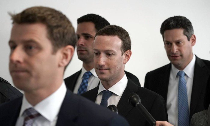 Meta vai a julgamento nos EUA: dona do Facebook é acusada de viciar crianças