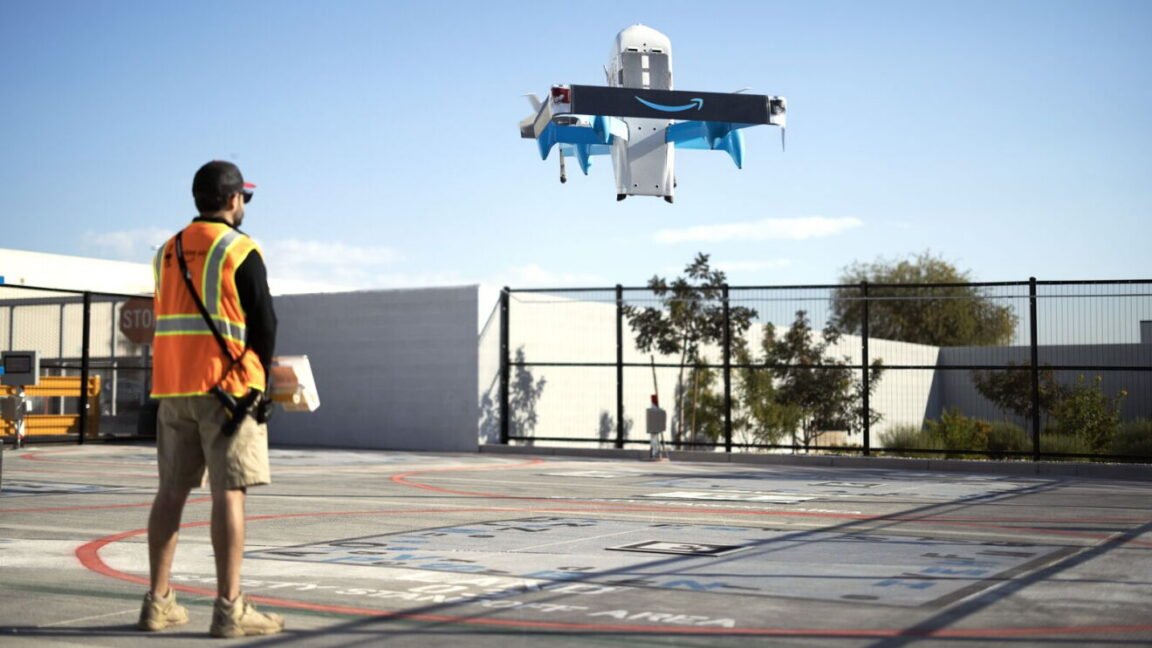 A Amazon pretende que os drones de entrega cheguem a 500 bairros dos EUA até ao final de 2026
